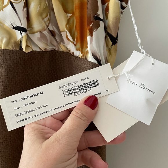 Stunning Worth silk dress NWT Size 8. - Picture 5 of 7